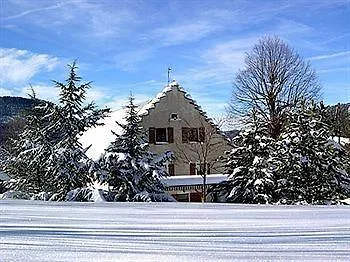 Des Montauds Hotel