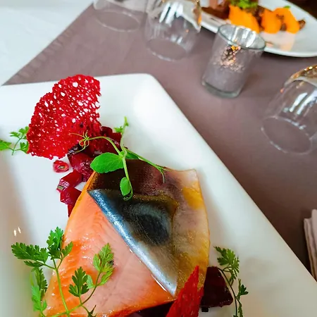 ホテル Des Montauds - & Restaurant