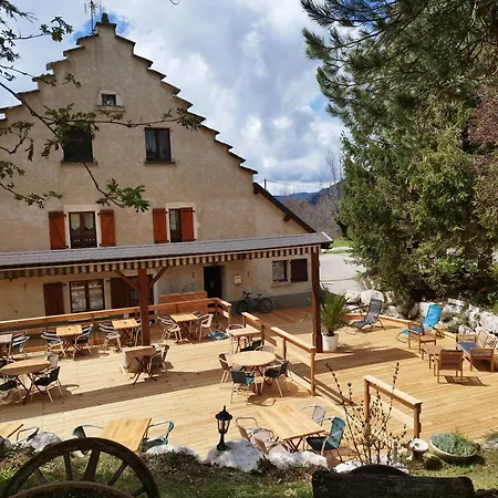 Des Montauds - & Restaurant 2*