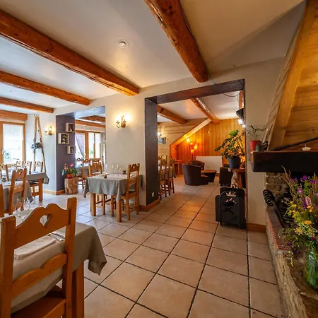 Des Montauds - & Restaurant 2*