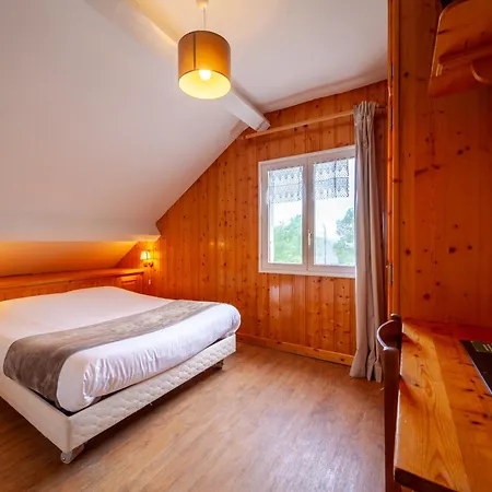 Des Montauds - & Restaurant 2*