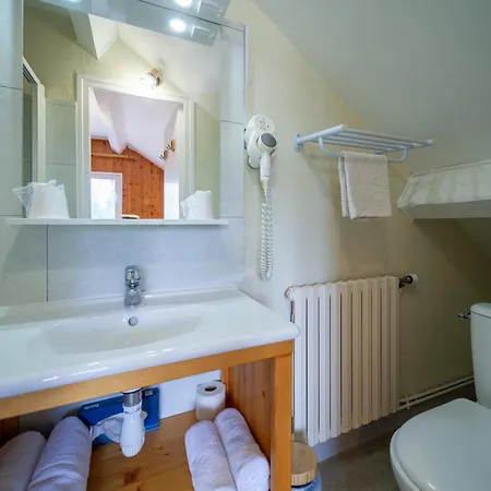 Des Montauds - & Restaurant Hotell 2*