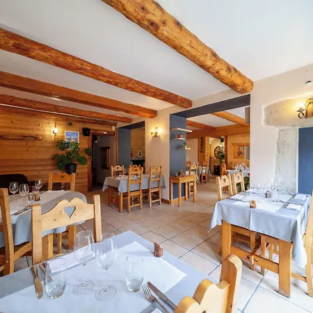 ホテル Des Montauds - & Restaurant 2*