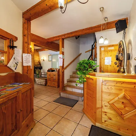 Des Montauds - & Restaurant Hotell 2*