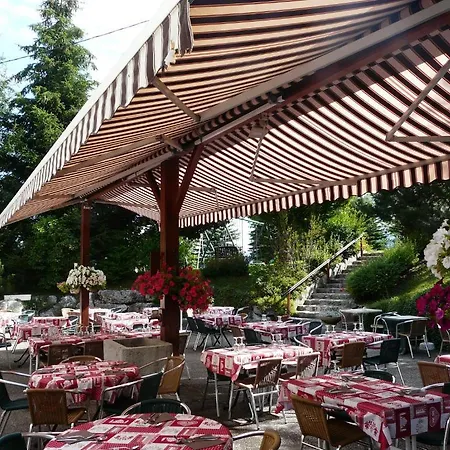 Des Montauds - & Restaurant Hotell