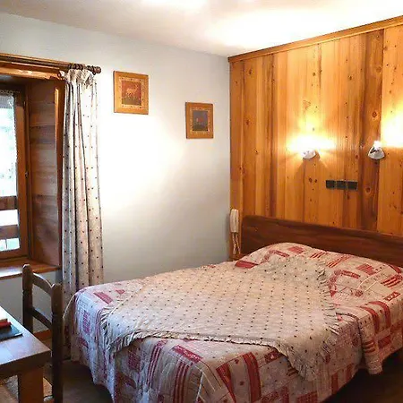 Des Montauds - & Restaurant 2*