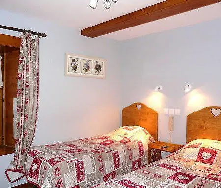 Des Montauds - & Restaurant Hotell 2*